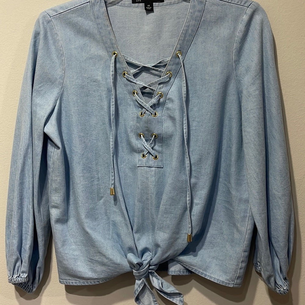 Shirt is a size S and the pants are a size 0, very cute and never has been worn